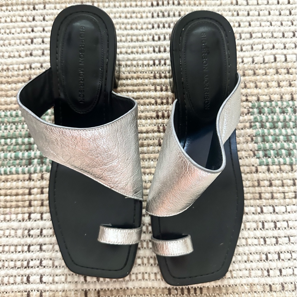 Sigerson Morrison Silver Leather Toe-Ring Sandals